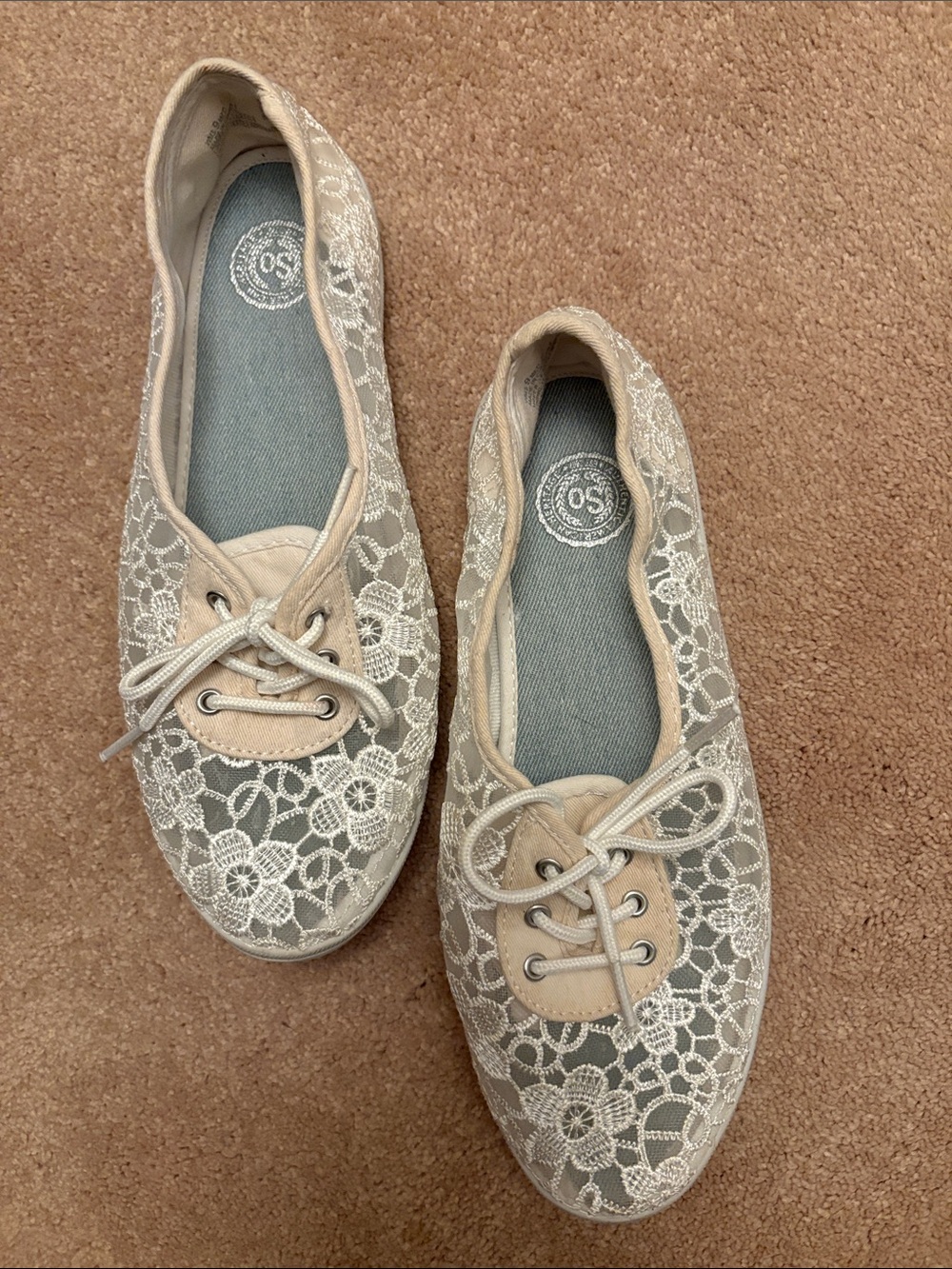 SO Cream Lace-Overlay Casual Flats in Size 9